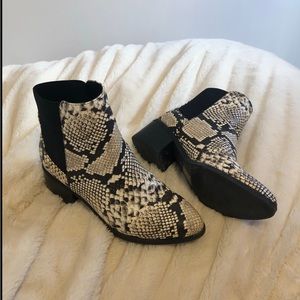 NWOT Vegan leather snakeskin ankle boots unworn